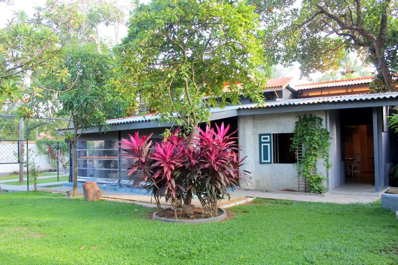 Morning Star Resorts Negombo 4*,