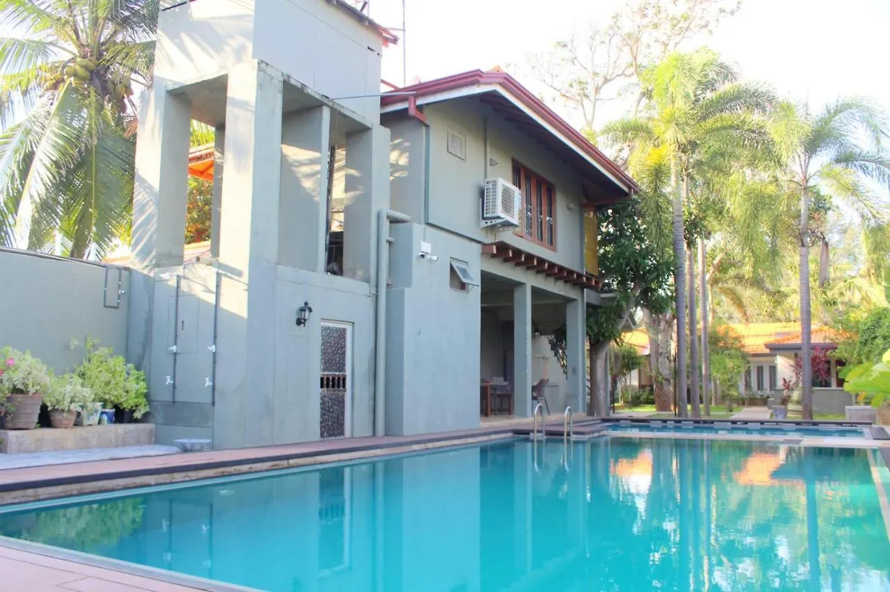 Morning Star Resorts Negombo 4*,